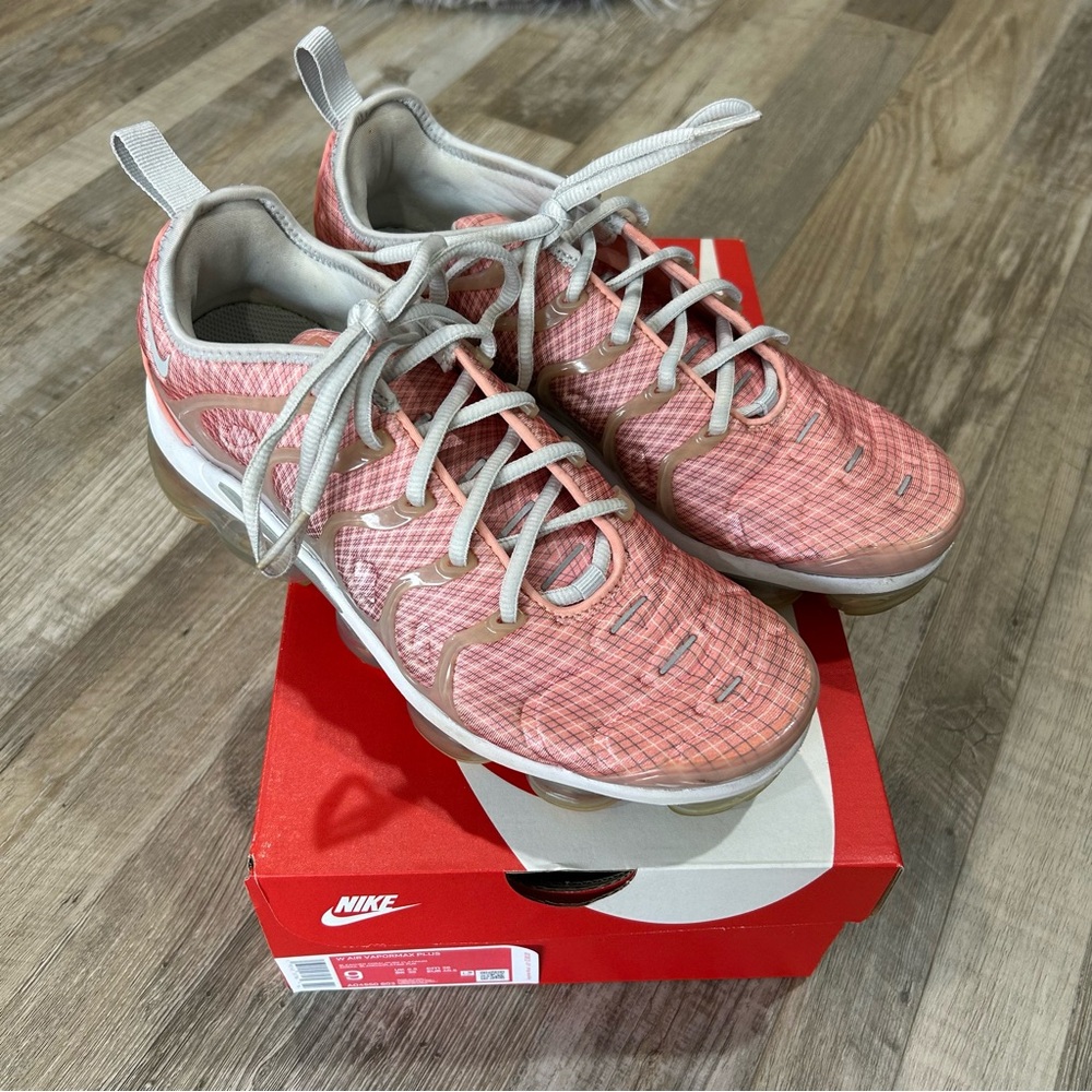 NIKE | Air Vapormax Plus, Sz 9